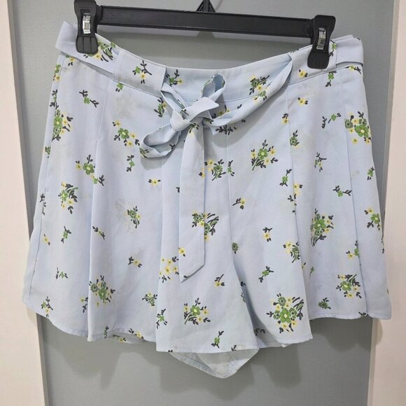 Sunday Best Pants - Sunday Best Women’s Blue Floral Pleated Tie Waist Shorts – Size 8 – Lightweight